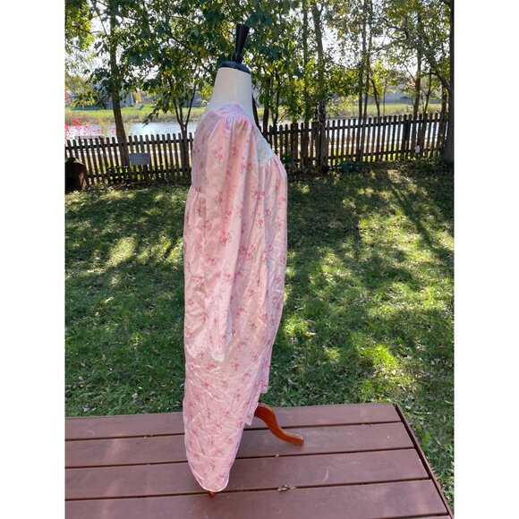 Soft Romantic Pink Floral Vintage Large Nightgown With Delicate Lace Trim Whispe - Picture 6 of 9